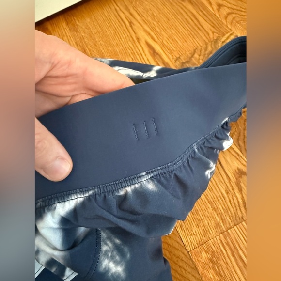 Lululemon T.H.E. Linerless Short 9" Indigo Ice Print Blue Multi Size Small Mens - Picture 6 of 13